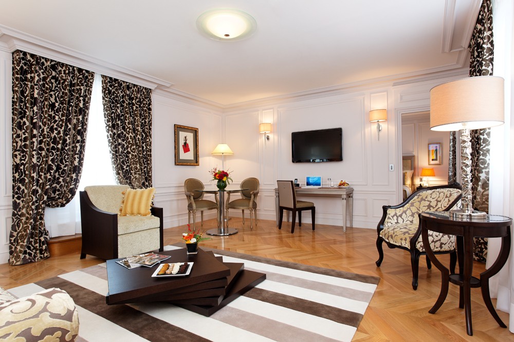 385/Hotel Majestic Appartements/Photos/Appartements/Suite Panoramique/Suite_Panoramic_2_-_2_Bdrm_-_Living_1_CMajestic_Hotel-Spa.jpg